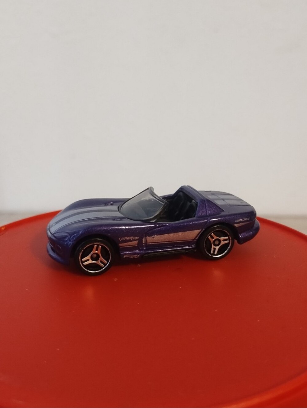 Hot Wheels hw roadsters Purple Metallic Dodge Viper Die cast metal and plastic